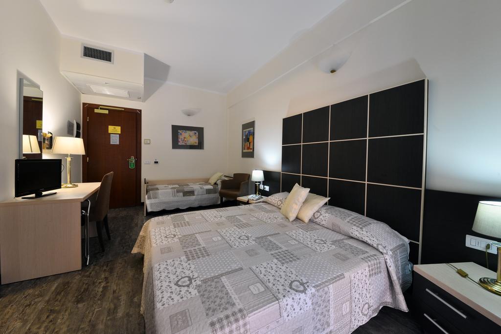 Hotel Ferrari Chiavari Luaran gambar