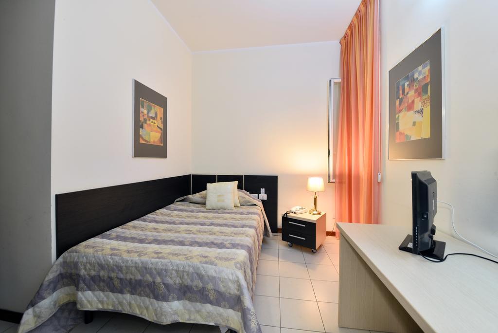 Hotel Ferrari Chiavari Luaran gambar