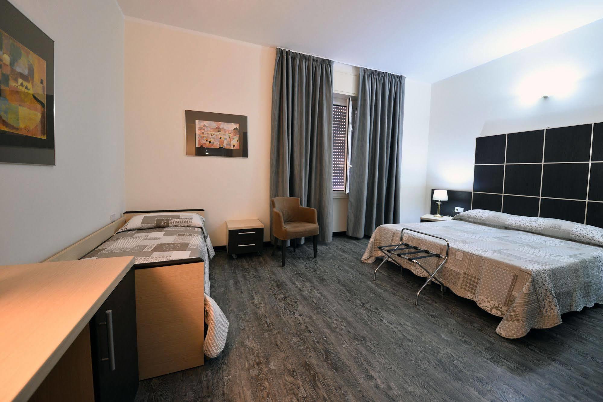 Hotel Ferrari Chiavari Luaran gambar