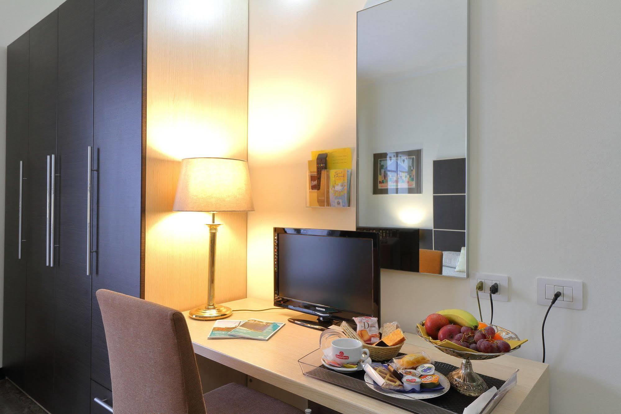 Hotel Ferrari Chiavari Luaran gambar