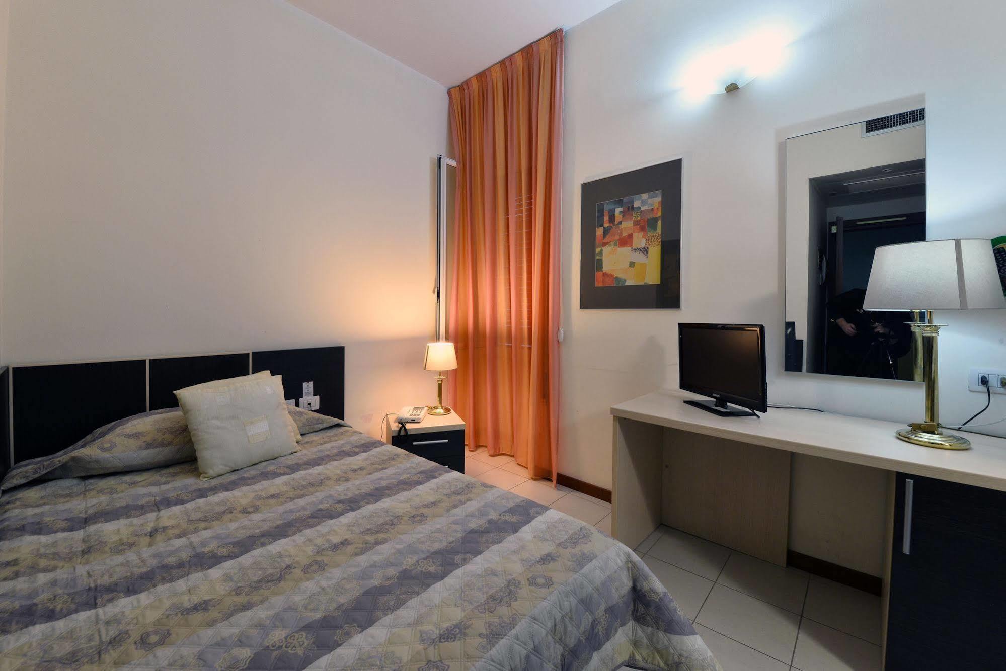 Hotel Ferrari Chiavari Luaran gambar