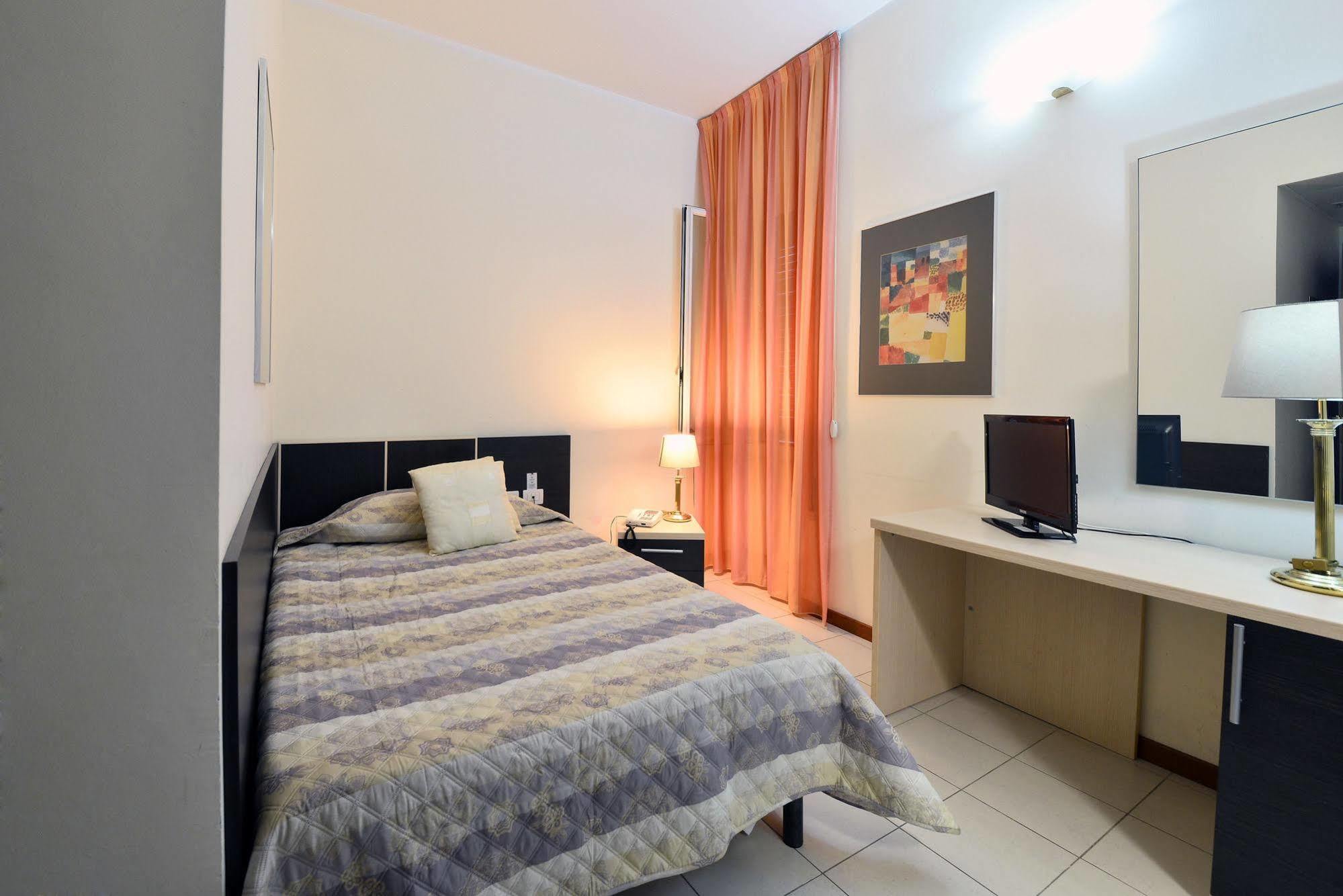 Hotel Ferrari Chiavari Luaran gambar