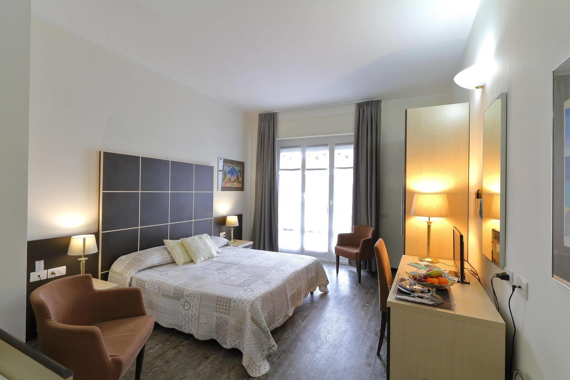 Hotel Ferrari Chiavari Luaran gambar
